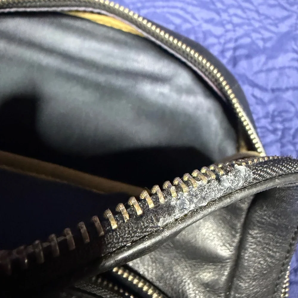 Fossil Mens Black Leather Sling Bag Crossbody Backpack Zipper Pockets Read